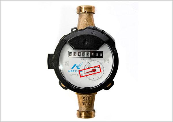 Water meter with 3 black wheels with sweep hand highlighted